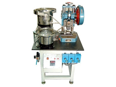 自動(dòng)鉚合機(jī)